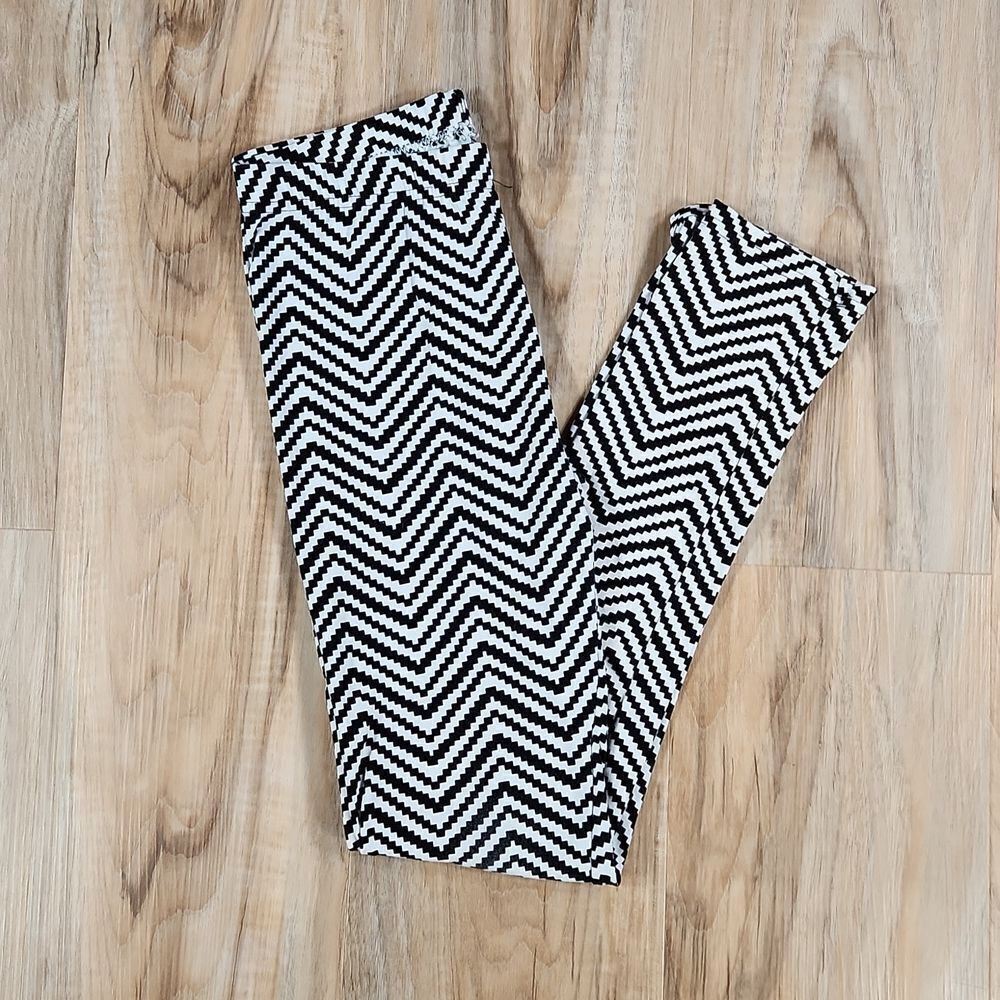 🧚‍♂️Lulu Luv Black & White Chevron Print Soft Stretchy Leggings Girls 14